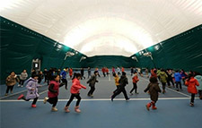 雾霾天气来临 部分小学已启用气膜体育馆教学