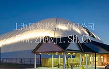 上海展冀膜结构建筑内部的光线如何？