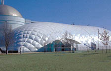 气膜仓库解决雨季带给仓储的考验